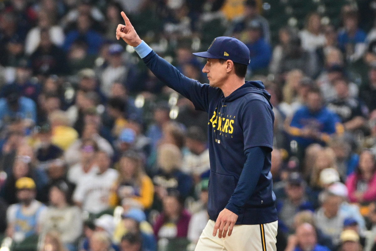 Brewers pitcher Josh Hader and wife are expecting their first son