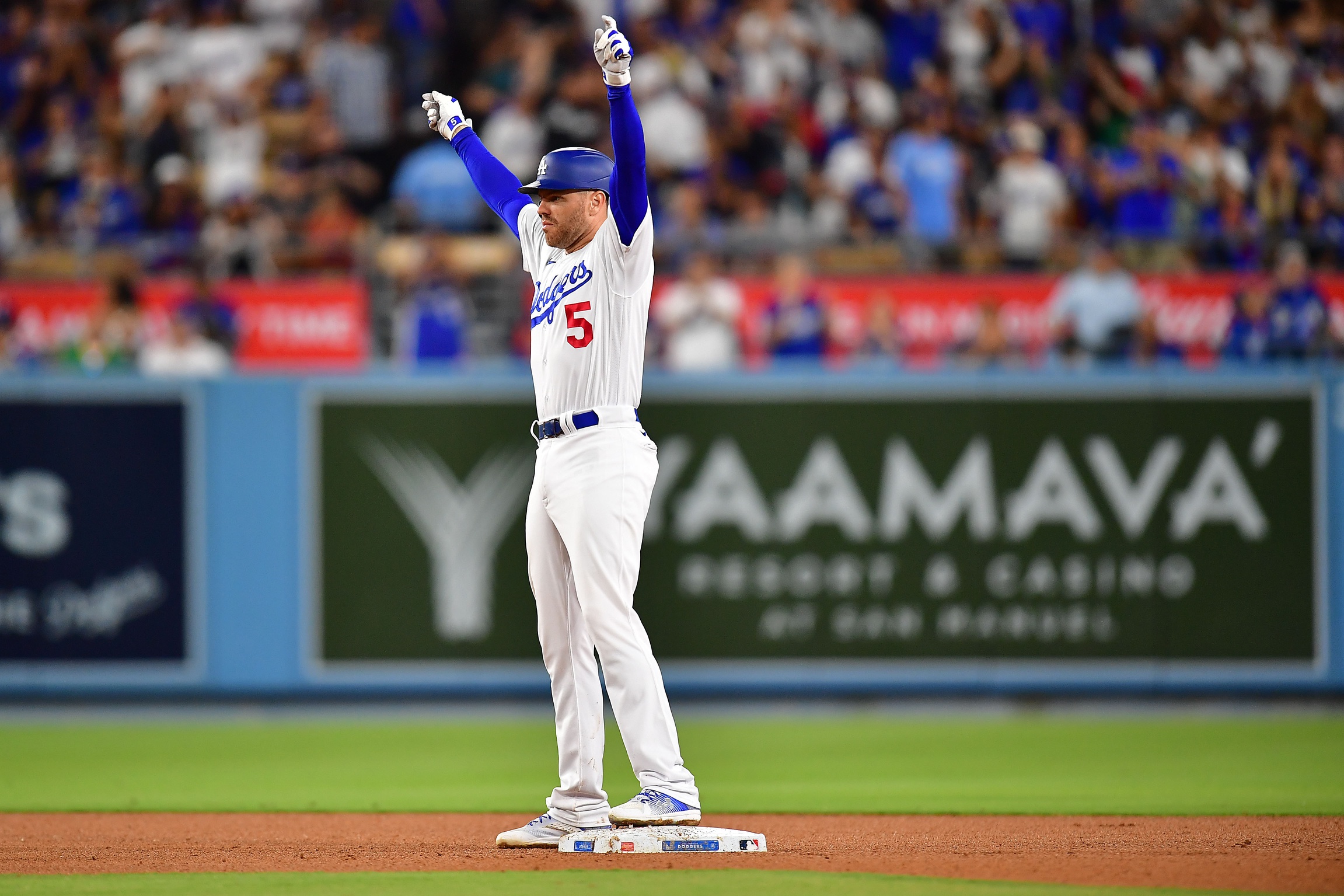 Dodgers Notes: Dave Roberts Won't Dance