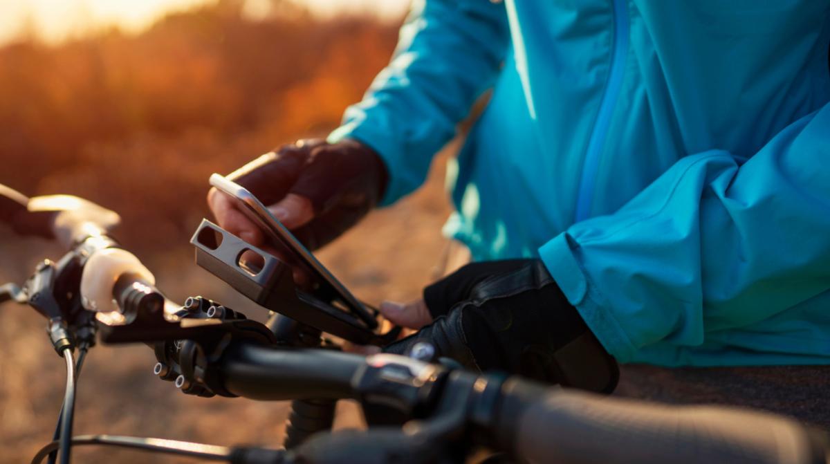 MTB shorts with a 'safe' pocket to guard your smartphone during a