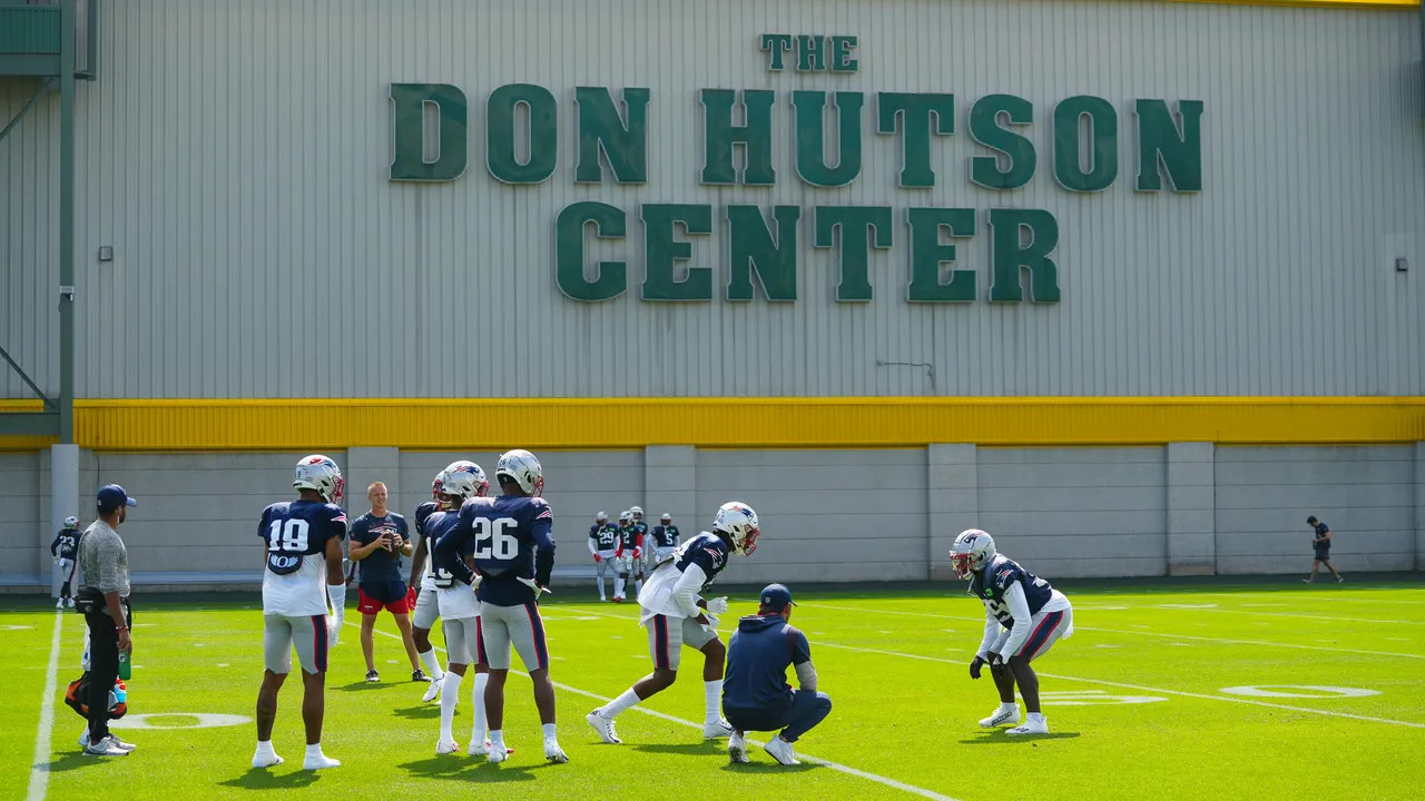 Patriots Upbeat After 'Winning' Packers Practice; Zeke 'Three-Down Back'?