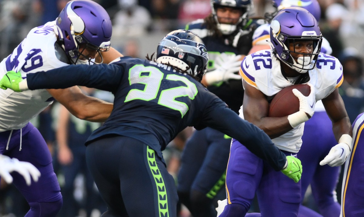 Seattle Seahawks outside linebacker Tyreke Smith (92) attempts to tackle Minnesota Vikings running back Ty Chandler (32) during the first half at Lumen Field.