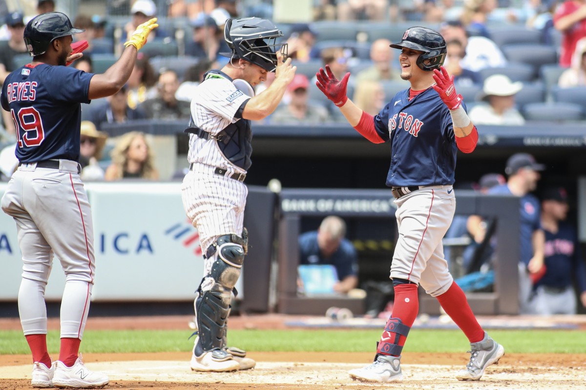 Urias, first Red Sox player to hit grand slams on consecutive pitches,  leads Boston over Yankees