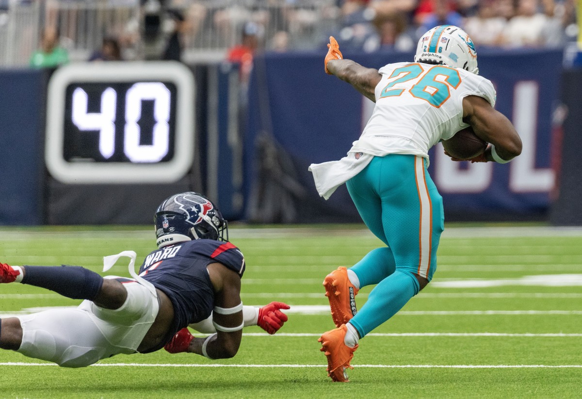 August 19, 2023: Miami Dolphins quarterback Skylar Thompson (19) fakes a  handoff to Miami Dolphins running back Salvon Ahmed (26) during a preseason  game between the Miami Dolphins and the Houston Texans