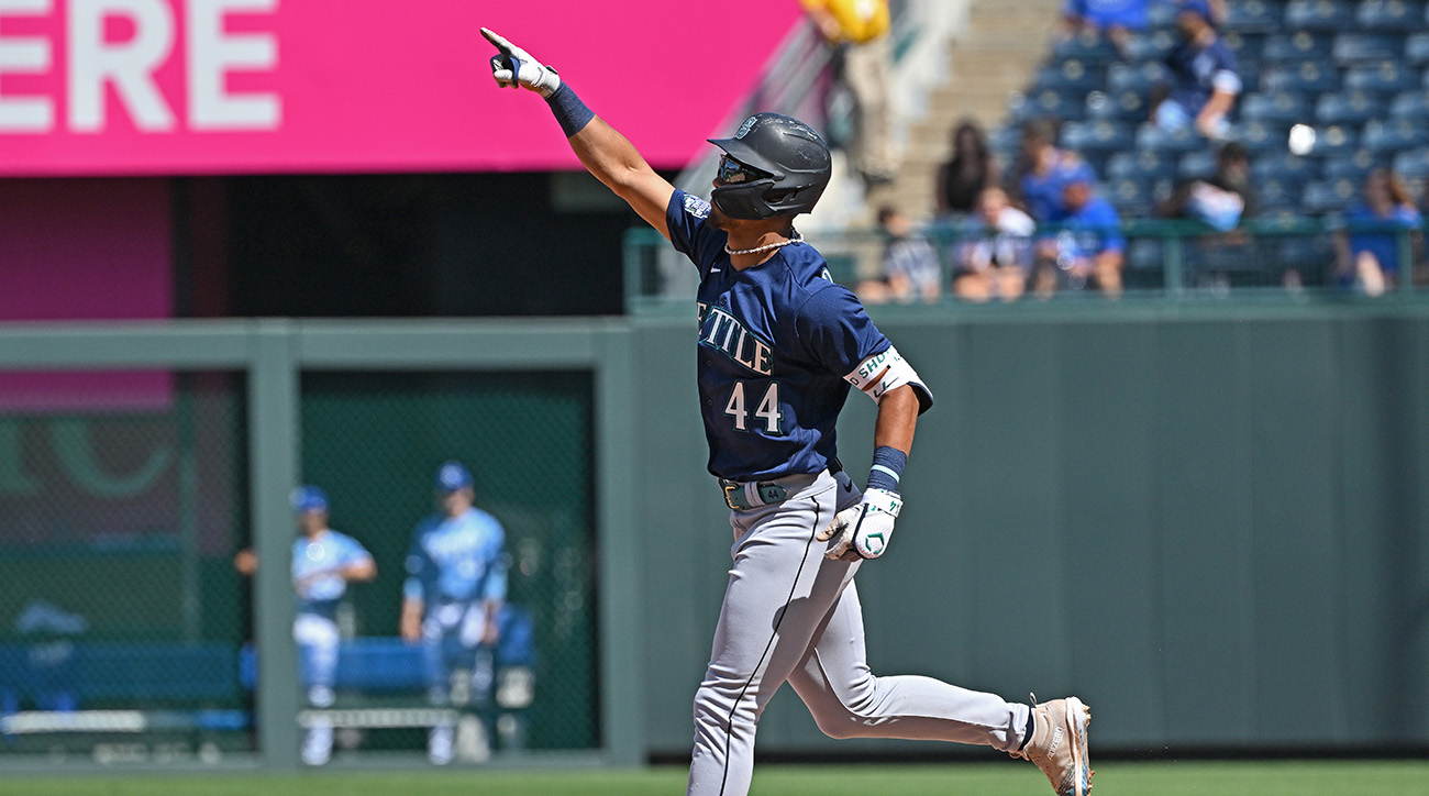 White-hot Julio Rodriguez breaks MLB record for most hits across four games