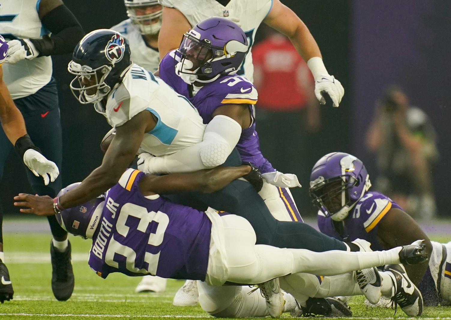 Vikings struggle on defense, fall 24-16 to Titans