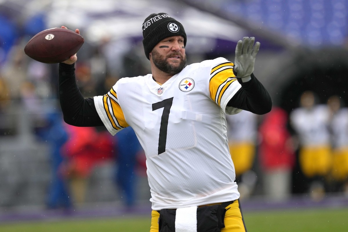 Former Steelers QB Ben Roethlisberger returning to field  as an  assistant youth football coach 