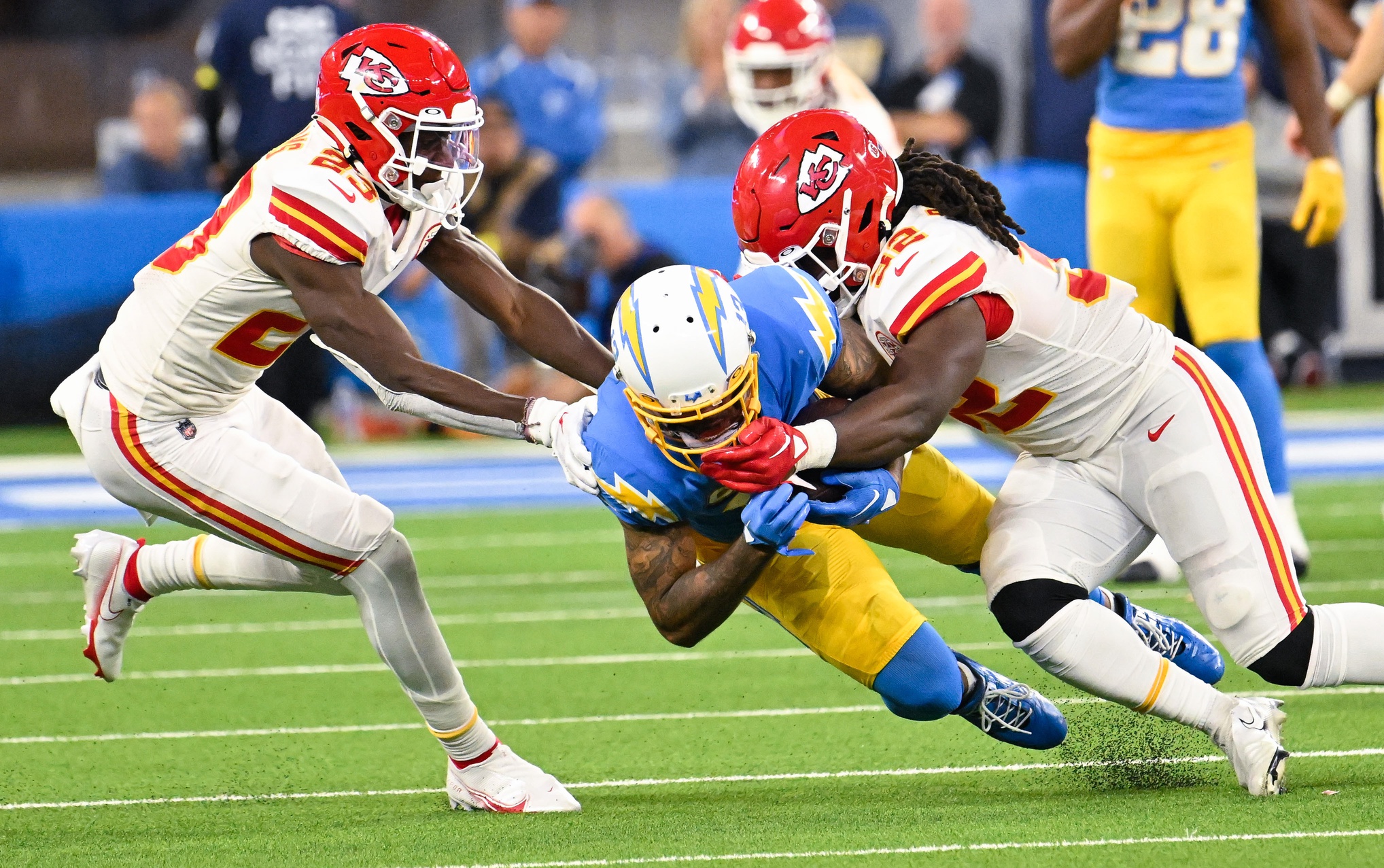 Chargers News: Writer Unpacks Inconsistent 2 Halves Against Las