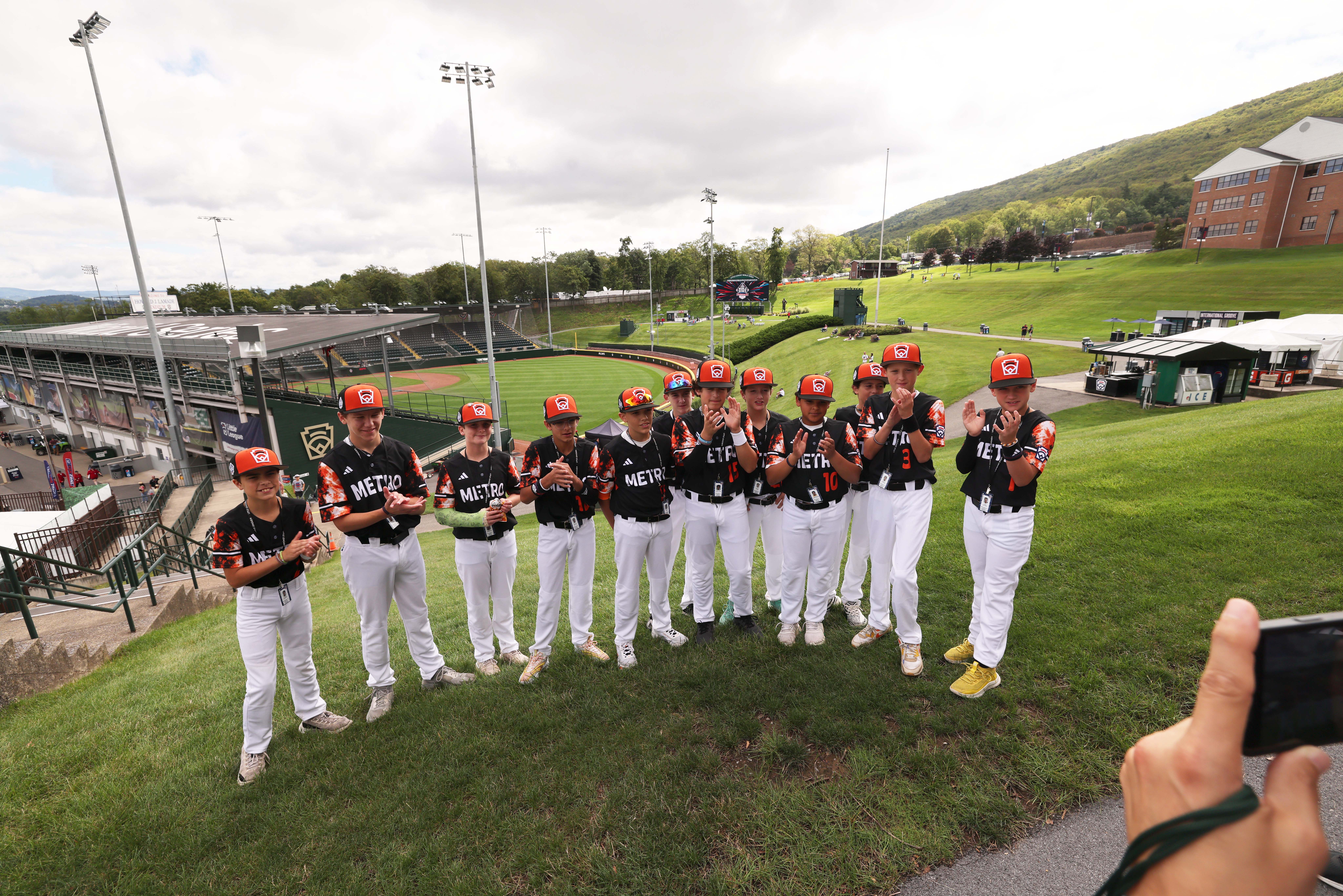 Little League - Southwest takes the W over Northwest #LLWS, #GirlsWithGame