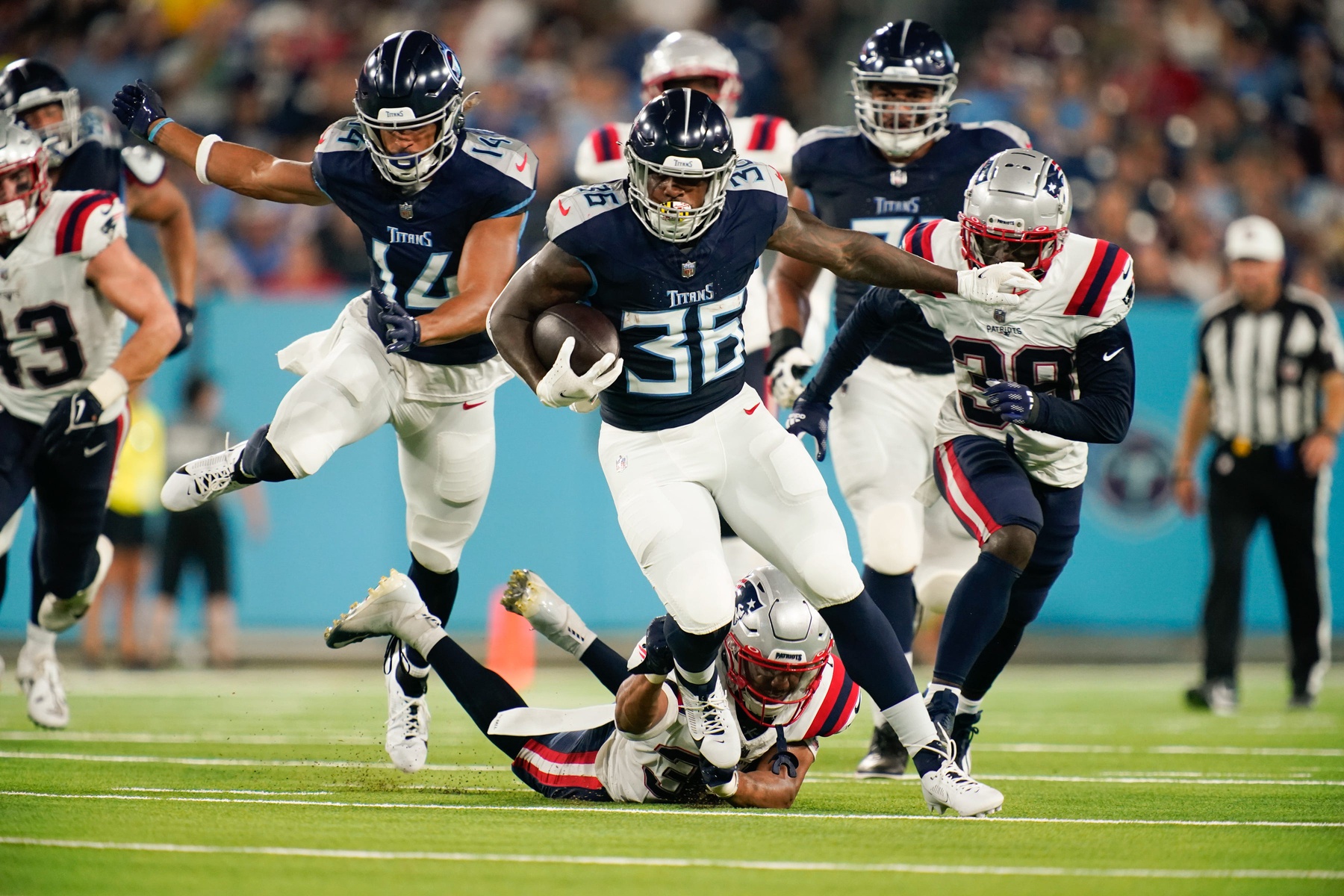 WATCH: Titans RB Julius Chestnut Rumbles 23 Yards Through The Patriots ...