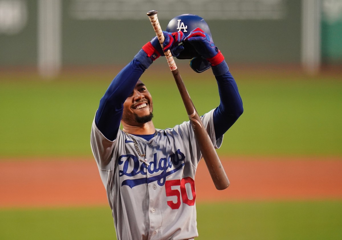 Los Angeles Dodgers Star Mookie Betts Gets Standing Ovation in Return