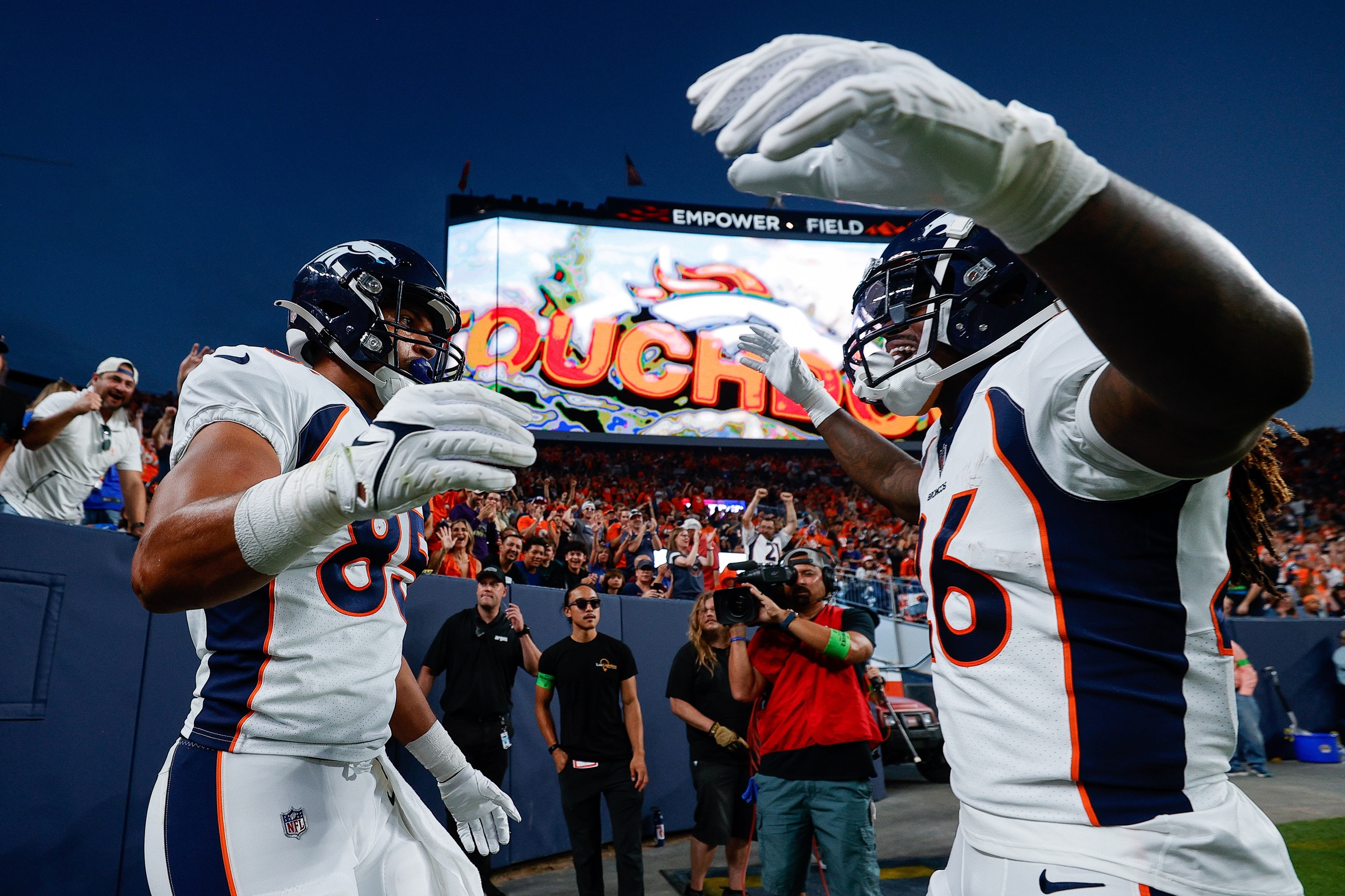 Denver Broncos QB Jarrett Stidham Evaluates TE Albert Okwuegbunam - Sports  Illustrated Mile High Huddle: Denver Broncos News, Analysis and More