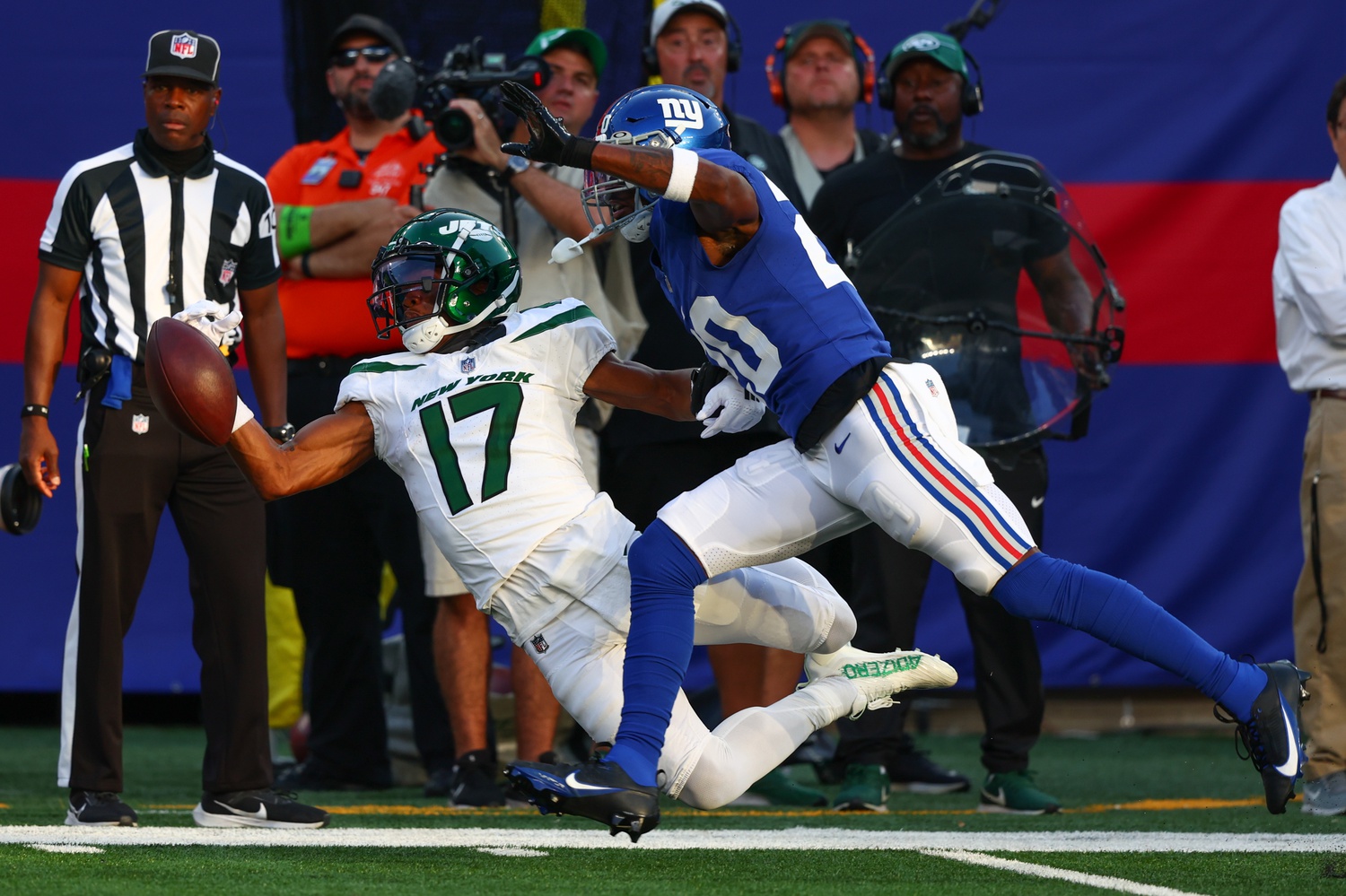 Quarterback Play Powers Jets Past Giants in Preseason Finale - Sports  Illustrated New York Jets News, Analysis and More