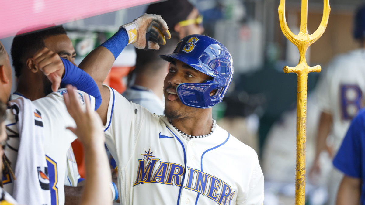 Teoscar Hernandez makes his former team pay as Mariners walkoff against  Blue Jays, National Sports