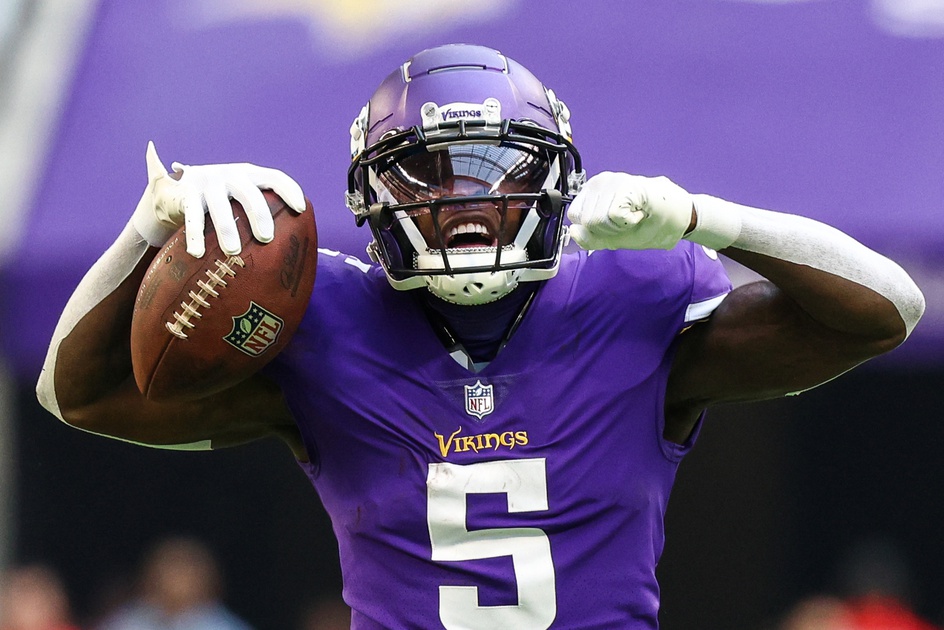 Vikings Fielding Trade Requests for WR Jalen Reagor: Report