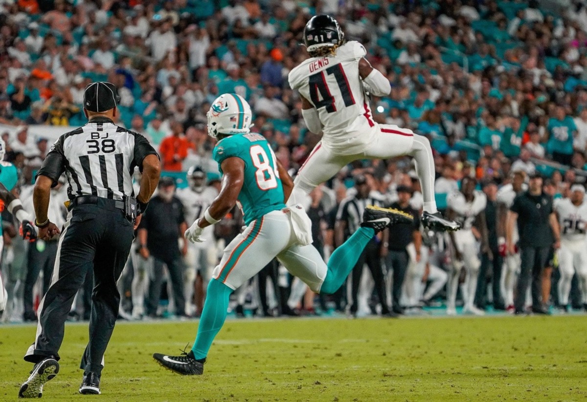 Miami, United States. 25th Dec, 2022. Miami. FL USA; Miami Dolphins safety  Elijah Campbell (22) and defensive tackle Raekwon Davis (98) celebrate  after tackling Green Bay Packers cornerback Keisean Nixon (25) during