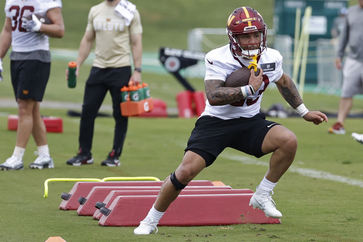 Washington Commanders running back Chris Rodriguez Jr. (23) in the first  half of an NFL football game Sunday, Sept. 17, 2023, in Denver. (AP  Photo/David Zalubowski Stock Photo - Alamy