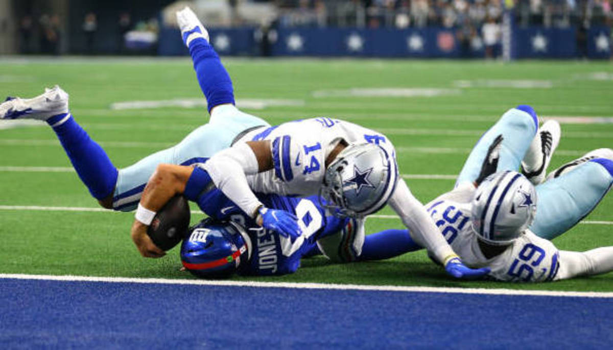 Dallas Cowboys linebacker Jabril Cox (14) in action during an NFL football  game against the Washington Commanders, Sunday, Oct. 2, 2022, in Arlington.  (AP Photo/Tyler Kaufman Stock Photo - Alamy