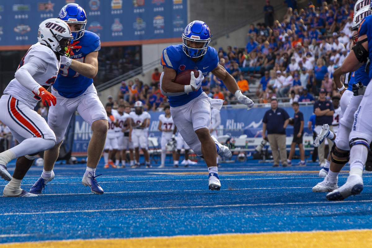 Boise State’s George Holani runs for a touchdown.
