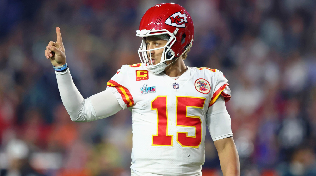 Patrick Mahomes OWNS the AFC West! 
