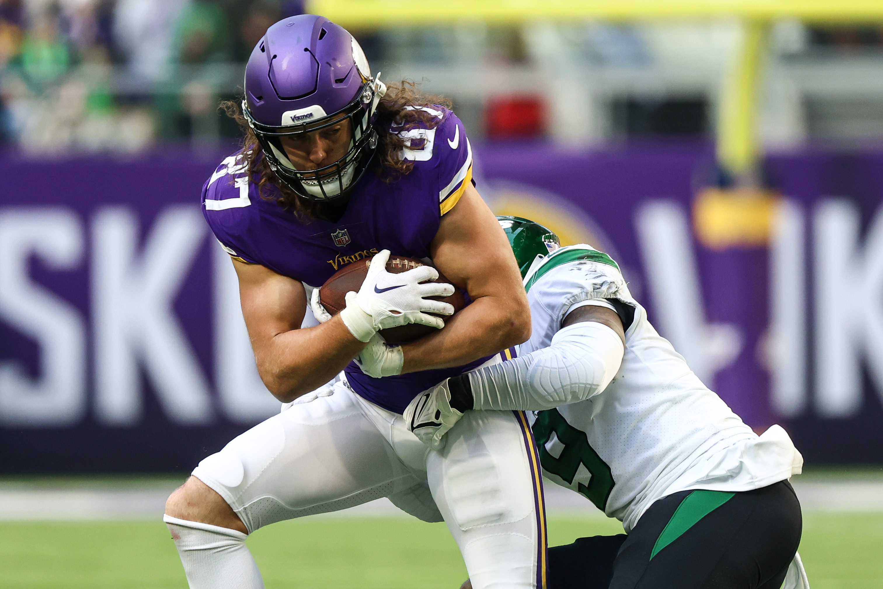 Vikings TE T.J. Hockenson day-to-day with back stiffness - ESPN