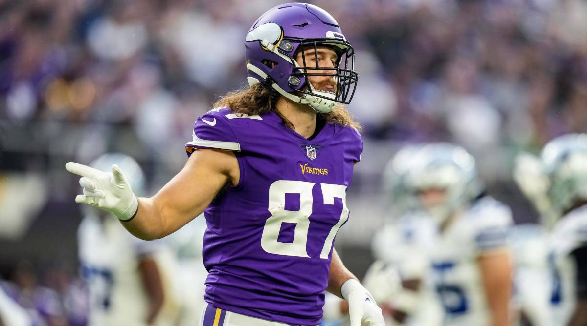 Vikings tight end T.J. Hockenson signals to the sidelines during a game vs. the Cowboys.