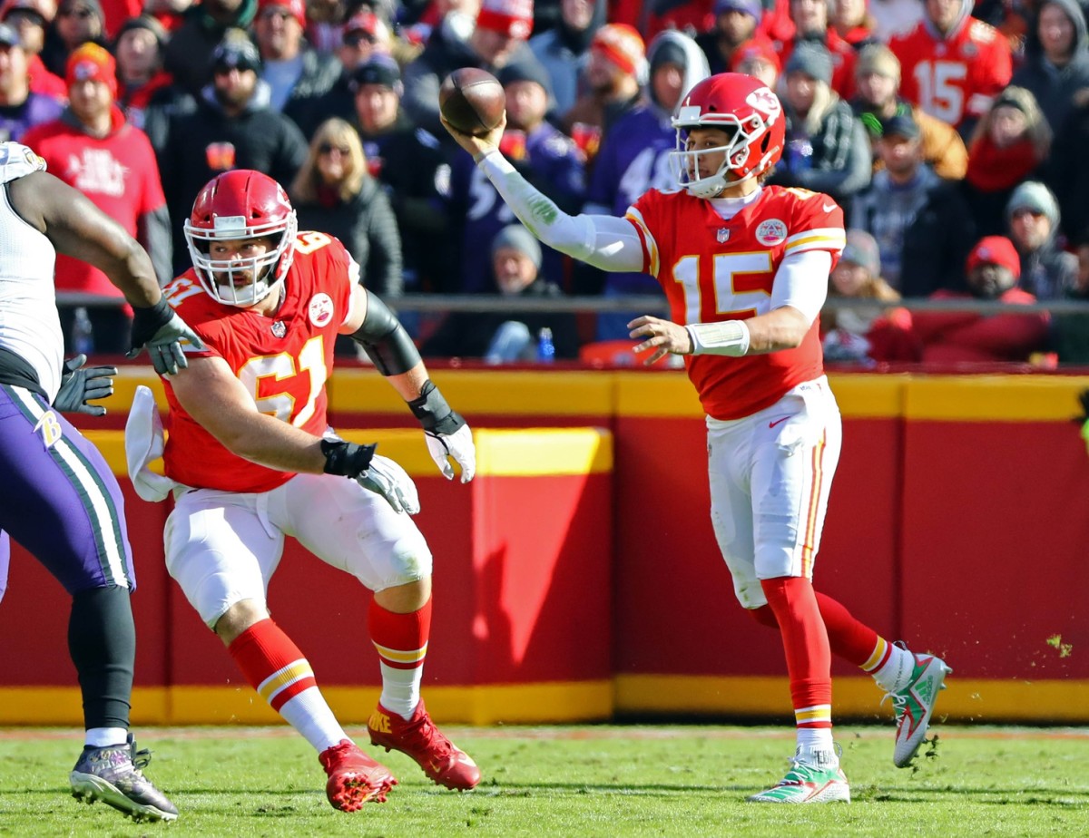 Chiefs quarterback Patrick Mahomes throws a no-look pass against the Ravens during the 2023 NFL season.