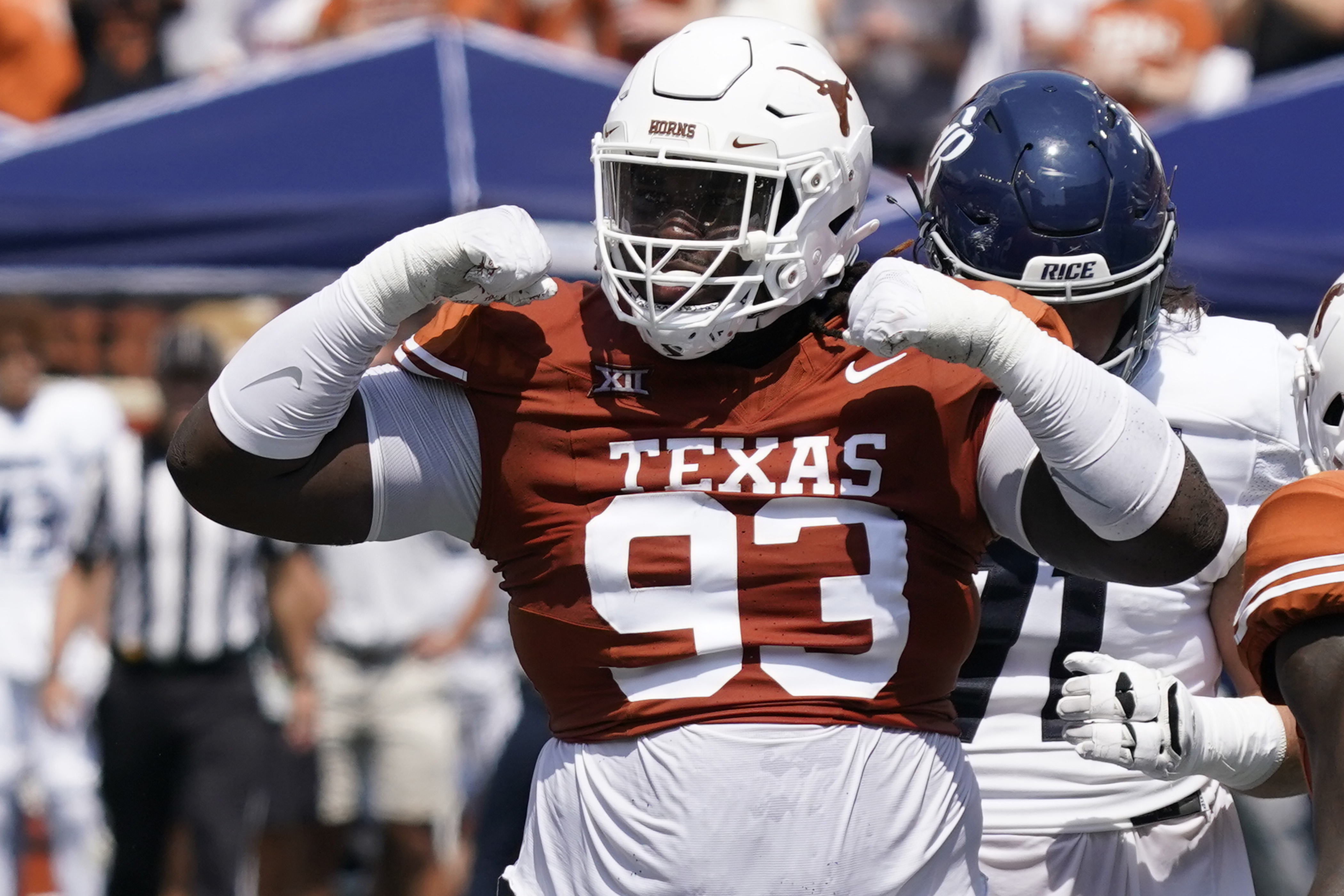 Texas Longhorns Notebook: Offense Overcomes Slow Start; T'Vondre Sweat ...