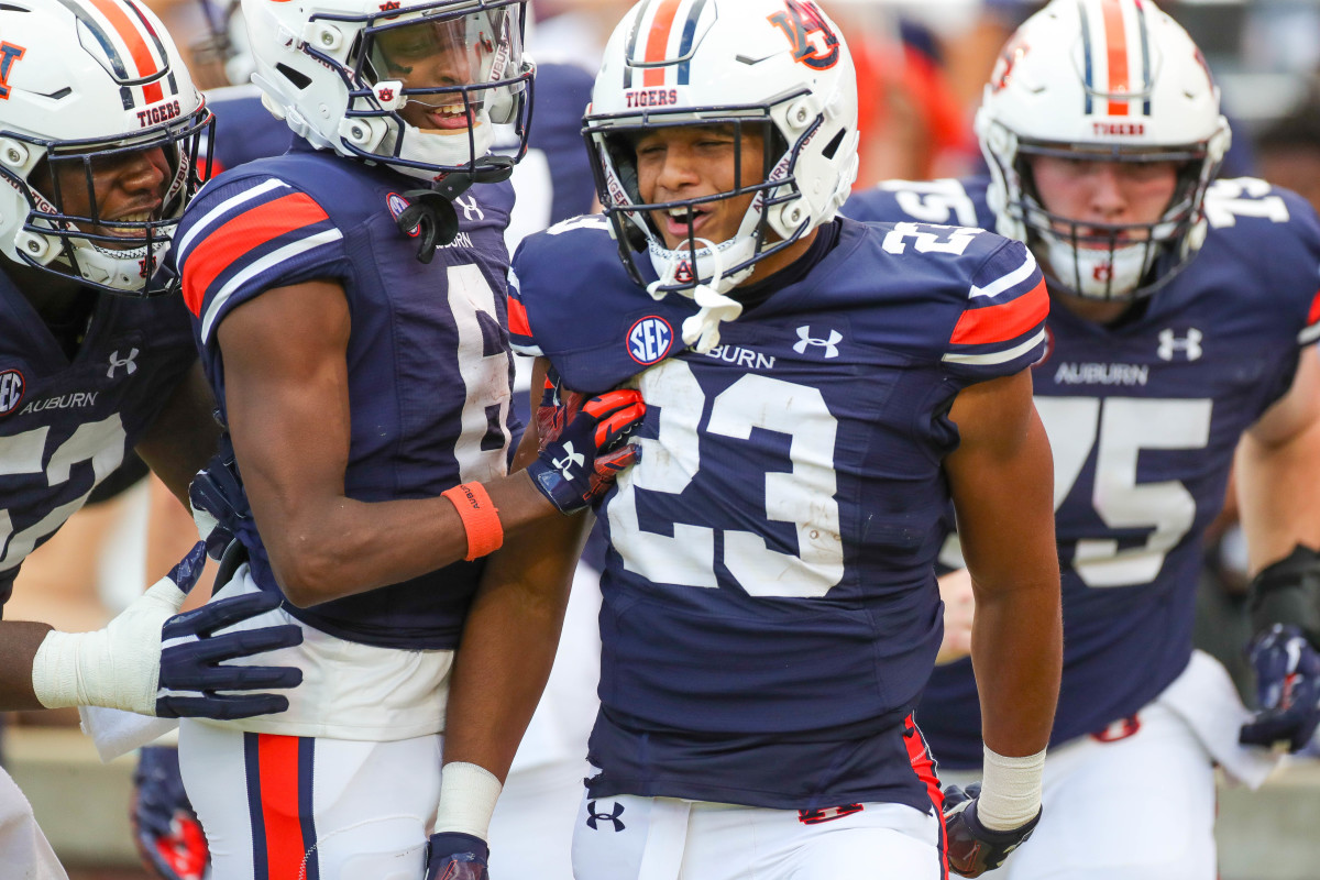 Jeremiah Cobb vs UMass - Eric Starling/Auburn Daily