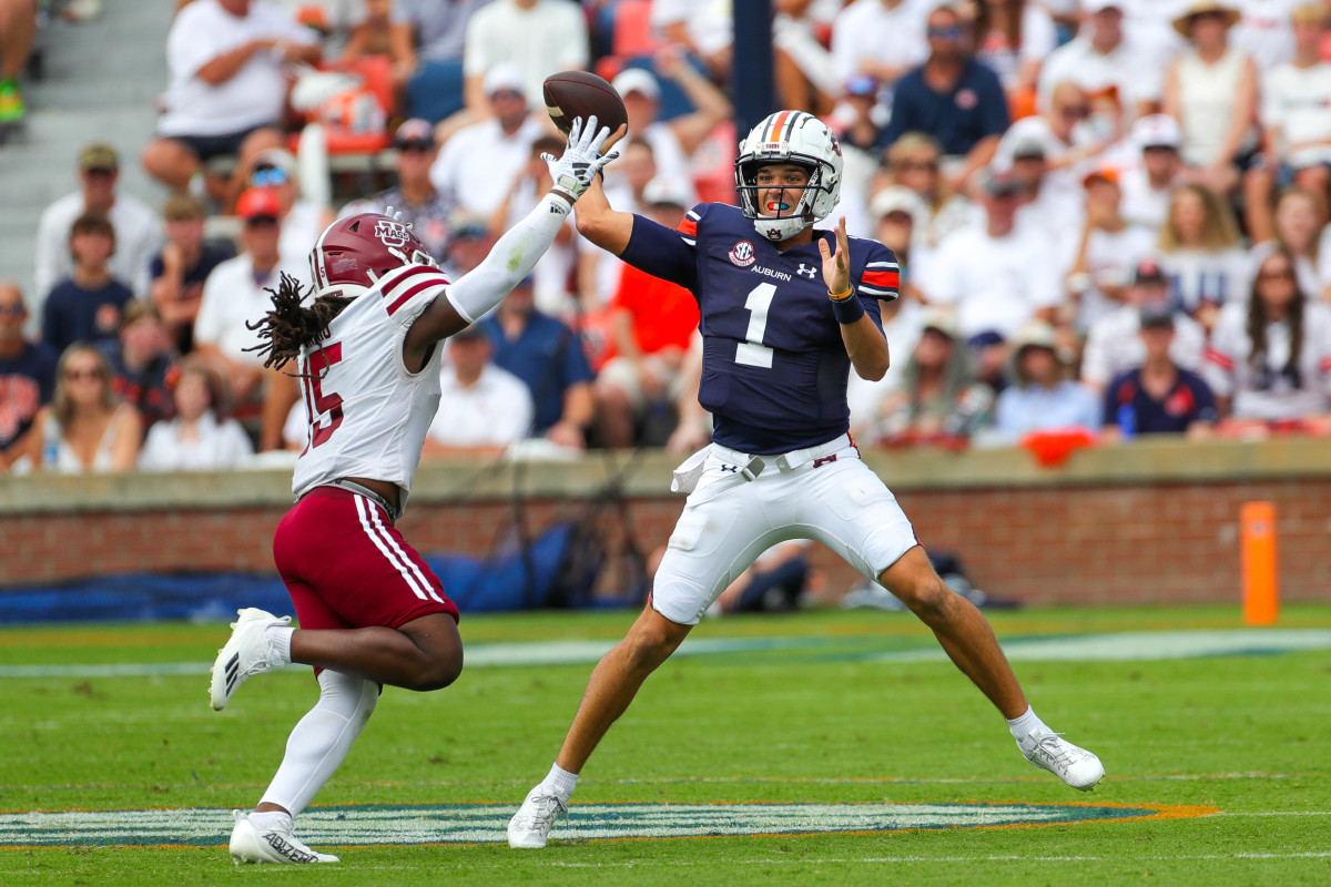 Payton Thorne vs UMass - Eric Starling/Auburn Daily