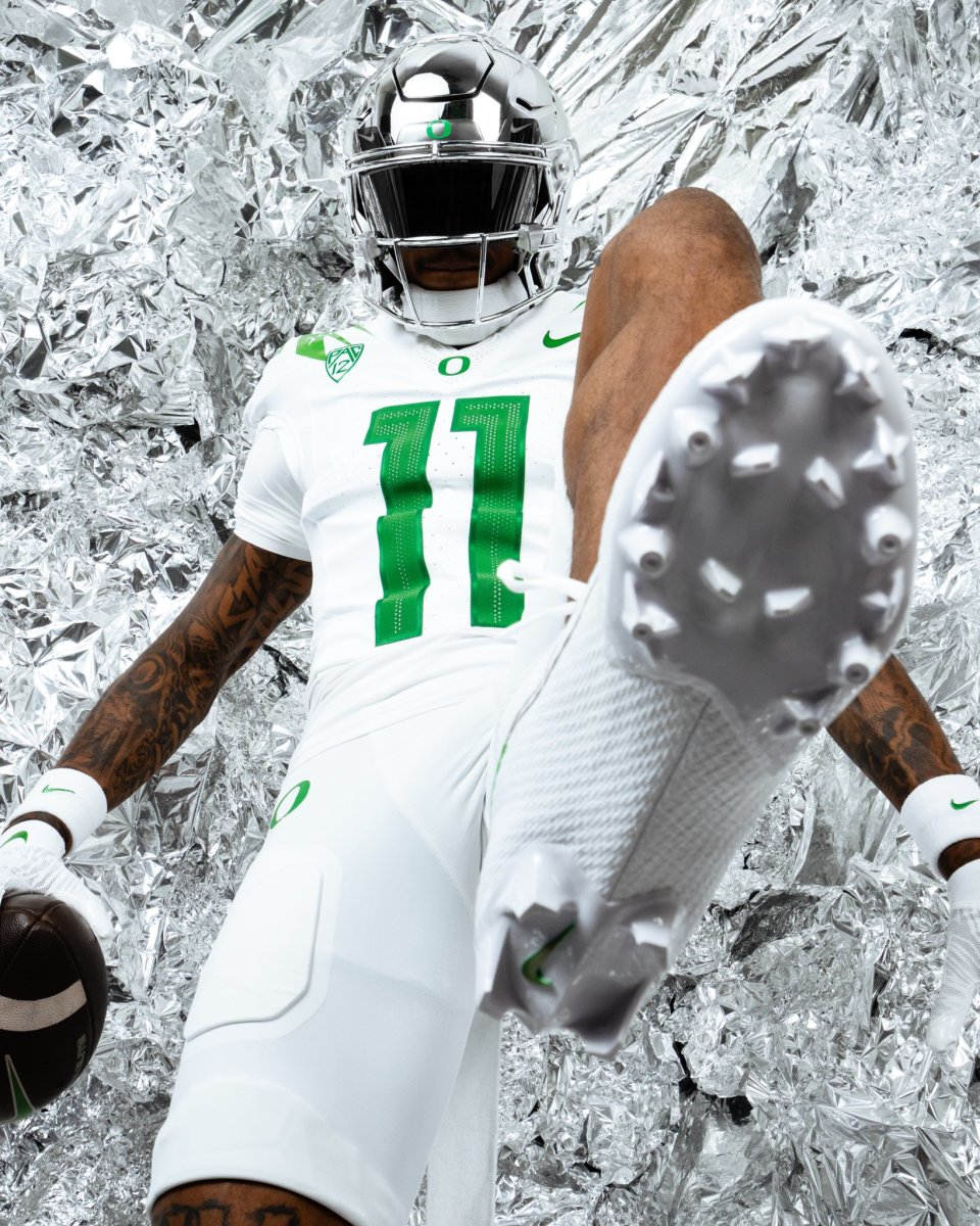 Oregon Football Releases Uniform They Will Wear Against BYU
