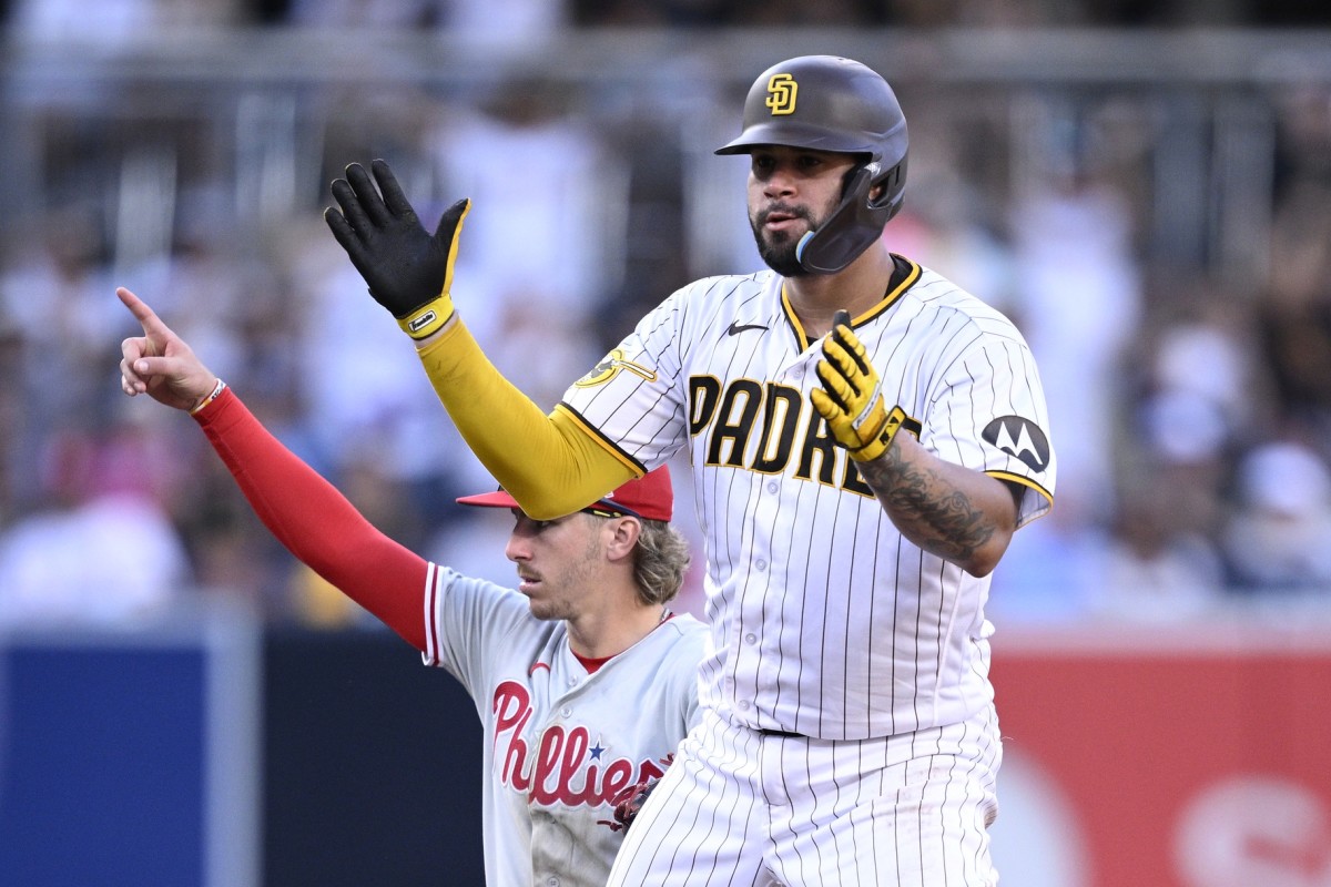 Gary Sánchez injury: Padres catcher suffers fractured wrist as San Diego's  postseason hopes fade away 