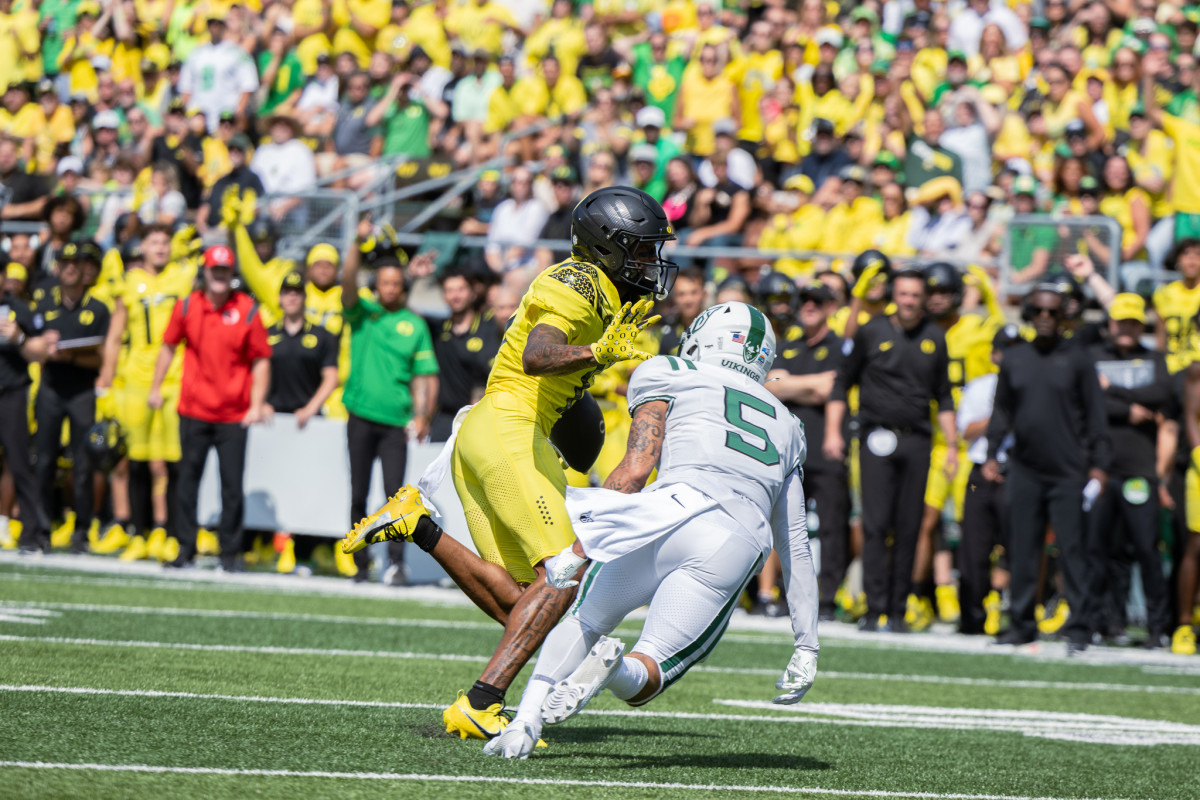 Oregon Ducks wide receiver Troy Franklin runs after the catch against the Portland State Vikings.