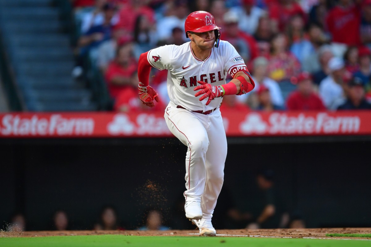 Angels rookie O'Hoppe forced from game by shoulder pain