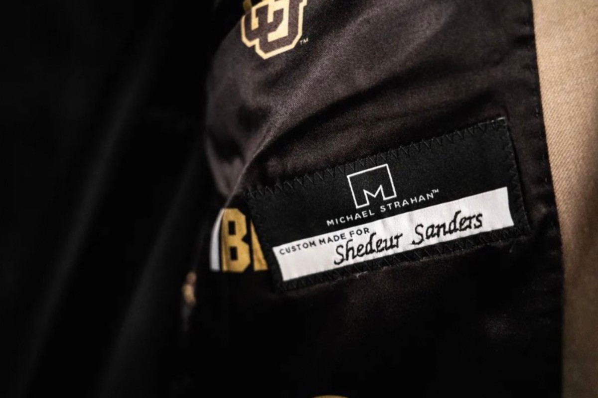Colorado football players show off custom Michael Strahan suits designed by  Deion Sanders