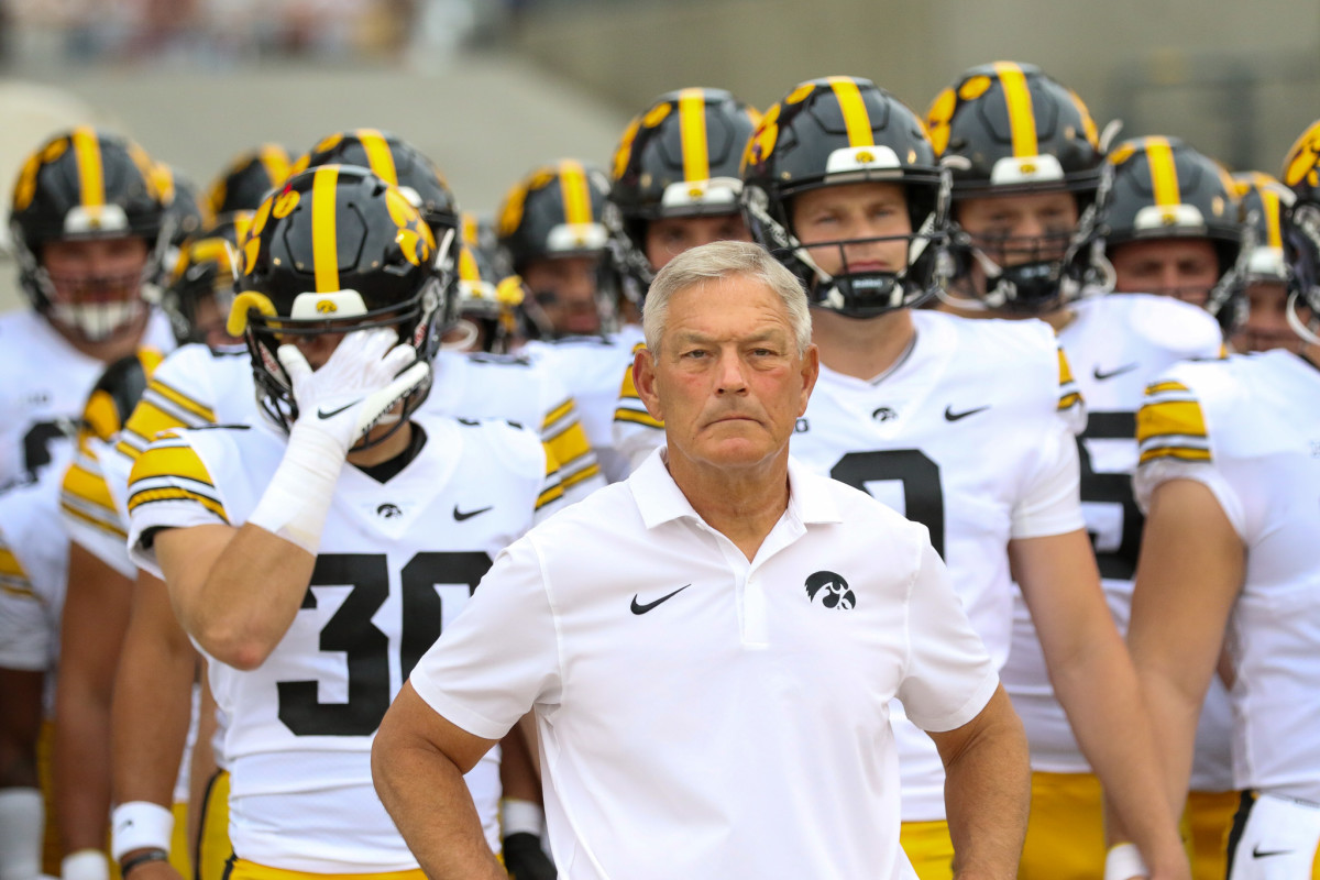 Is Tim Lester The Right Guy Maybe Maybe Not Sports Illustrated Iowa Hawkeyes News Analysis