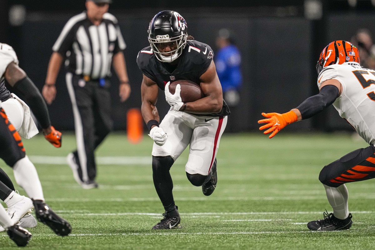 2023 NFL player props, odds, expert picks, prop bets for Week 3: Bijan  Robinson goes over 69.5 rushing yards 