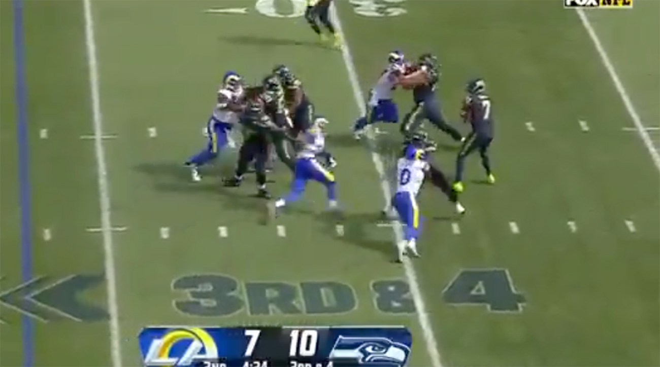 Rams' Aaron Donald makes Seahawks' Geno Smith shriek as he rushes