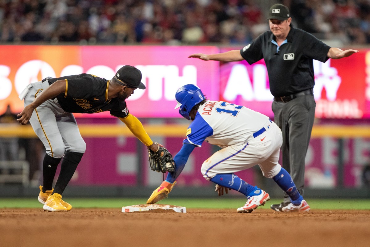 Ronald Acuña Jr. ties the single-season franchise record for stolen bases  at 72 with Otis Nixon in the crowd 🫶 #MLB #Baseball #Braves…