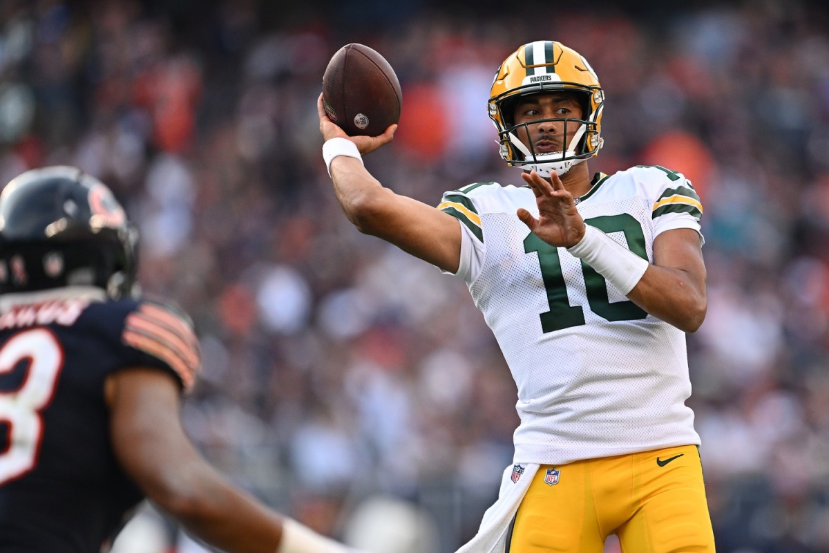 Packers quarterback Jordan Love takes over for a legend and leads