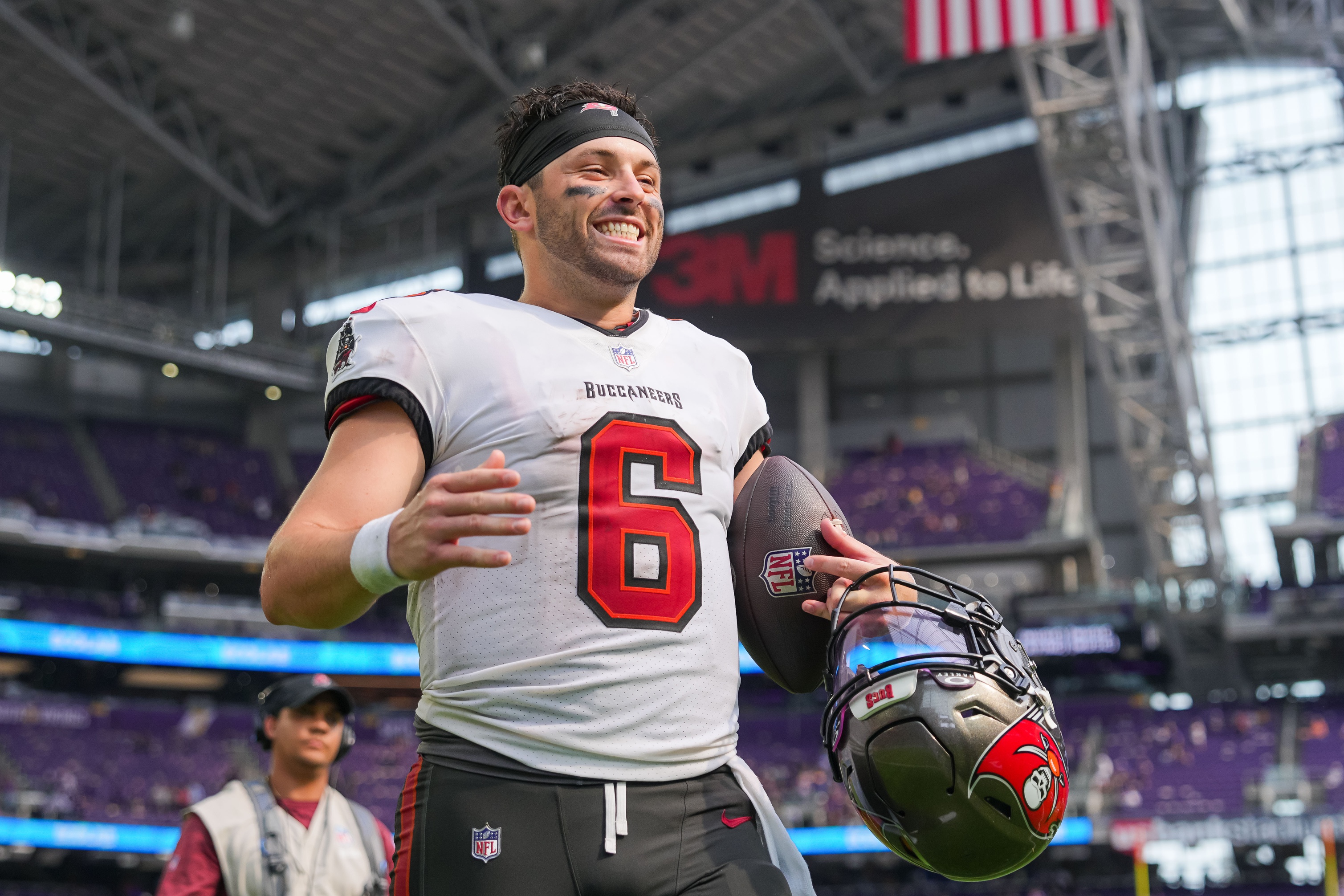 Get your weight up little boy!': Baker Mayfield goes viral for trash talk  in Tampa Bay win over Vikings (video) 