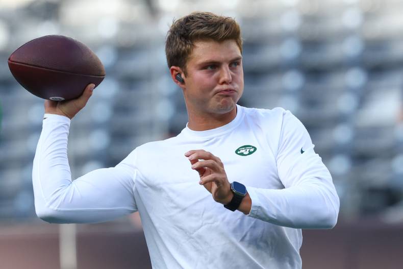 Jets QB Zach Wilson limps off, goes to locker room after going down  awkwardly on run