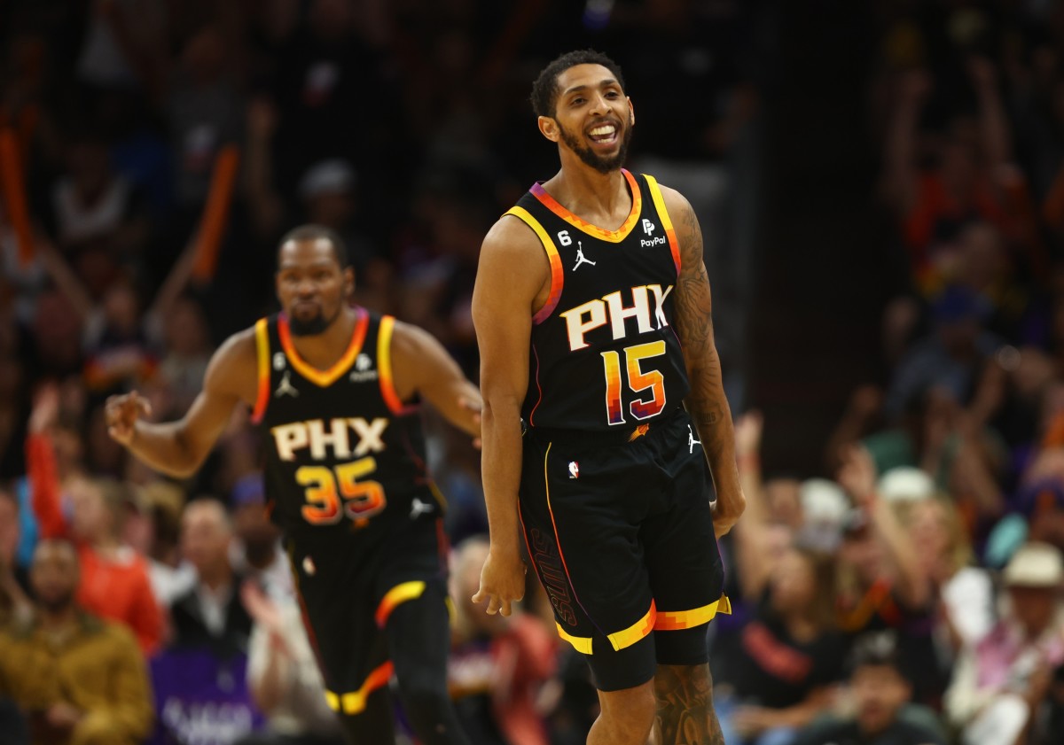 Phoenix Suns guard Cameron Payne (15) celebrates a shot