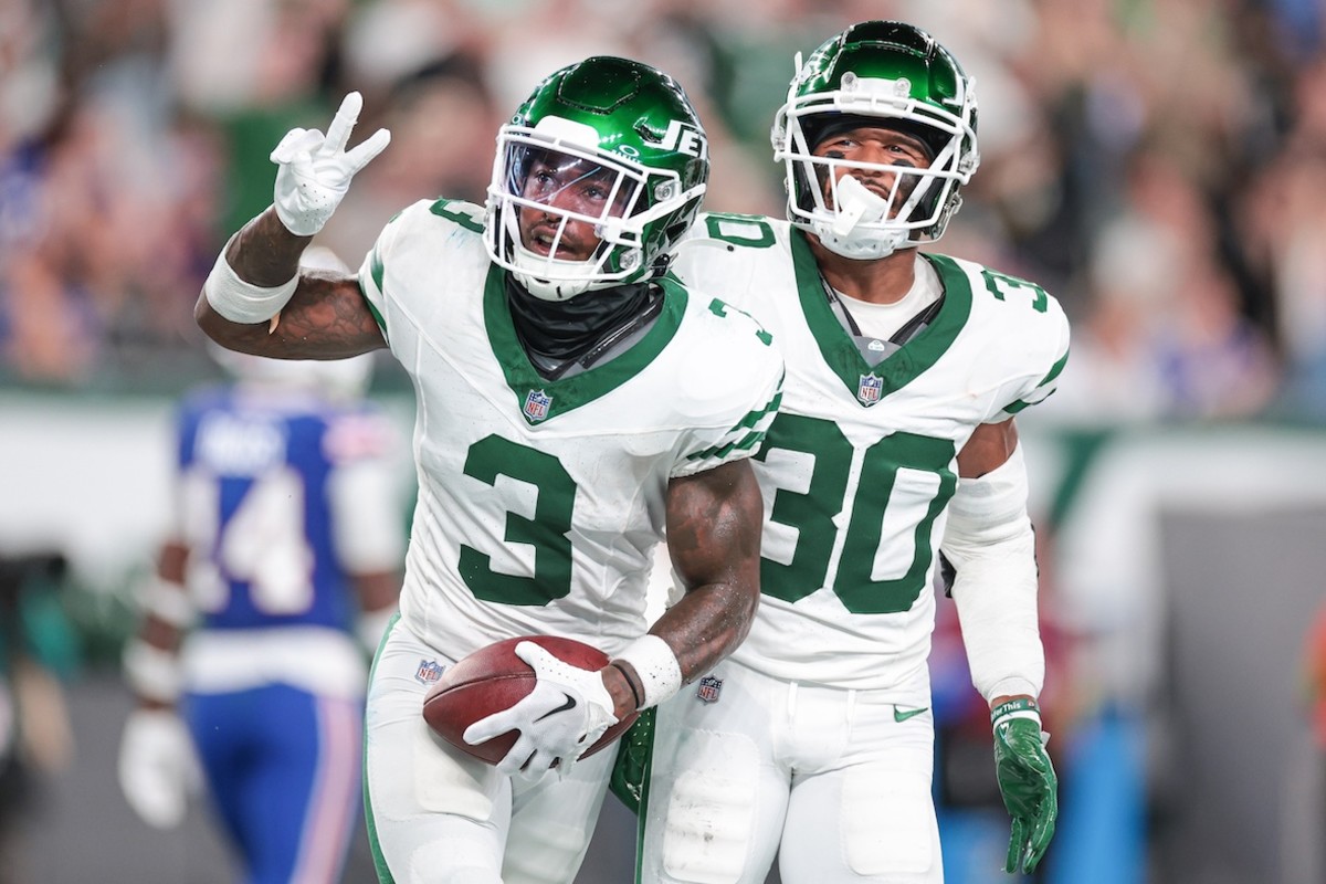 New York Jets' Jordan Whitehead, left and Jermaine Johnson celebrate a  turnover during an NFL football game against the Pittsburgh Steelers at  Acrisure Stadium, Sunday, Oct. 2, 2022 in Pittsburgh, Penn. (Winslow