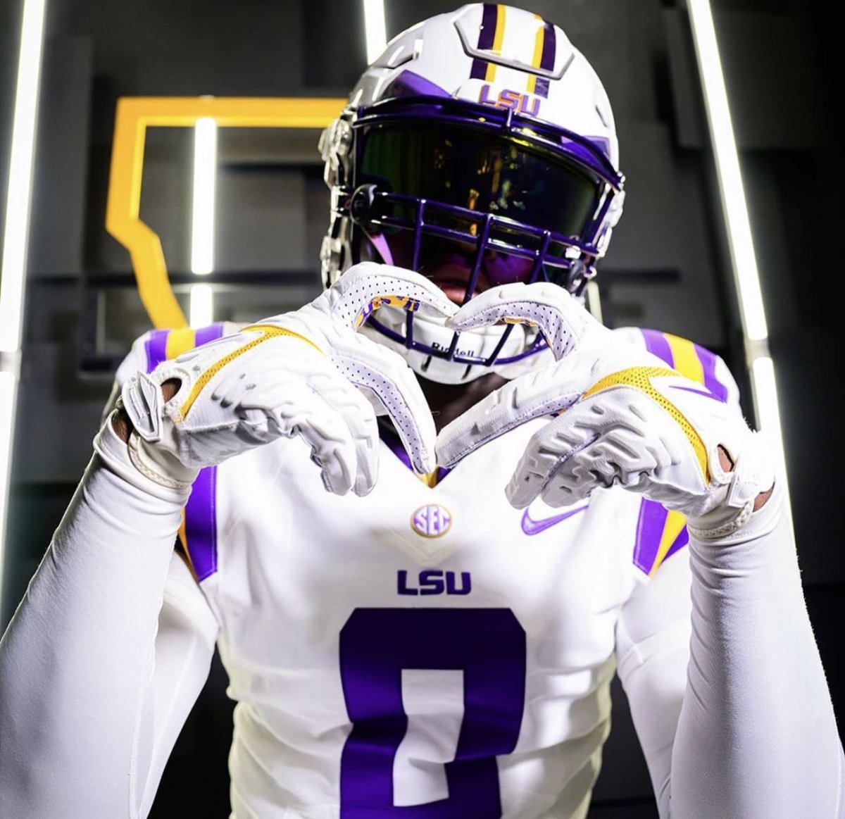 LSU Football: Tigers to wear all white uniform against Texas A&M