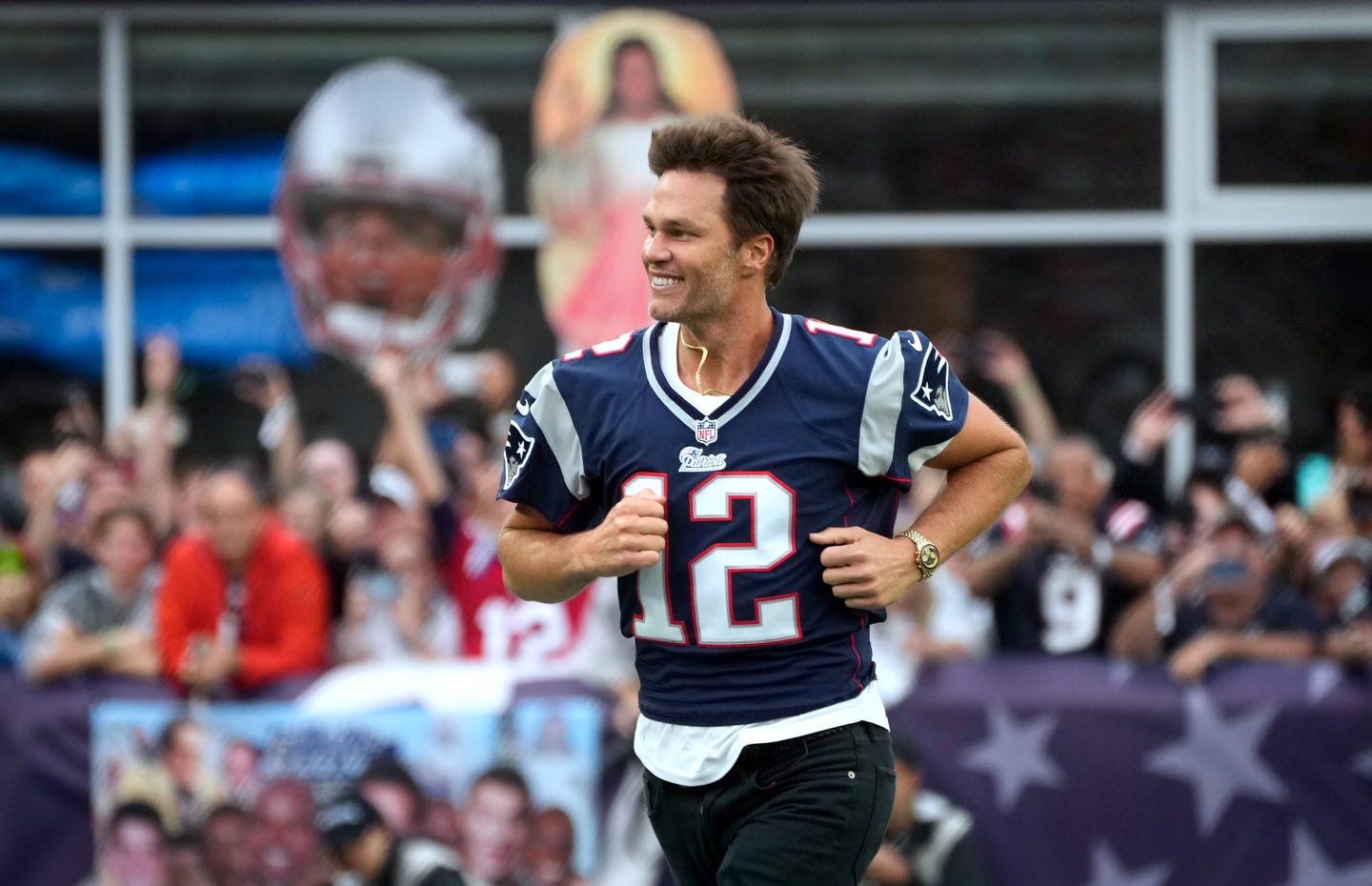 Tom Brady Returns to New England Patriots for Halftime Ceremony