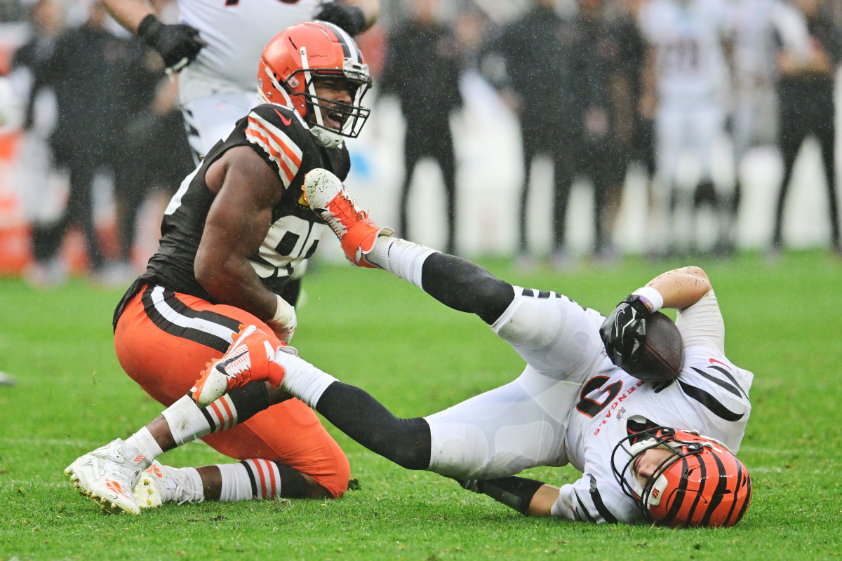 Cincinnati Bengals quarterback Joe Burrow (9) stands on the sideline during  an NFL football game against the Cleveland Browns, Monday, Oct. 31, 2022,  in Cleveland. (AP Photo/Kirk Irwin Stock Photo - Alamy