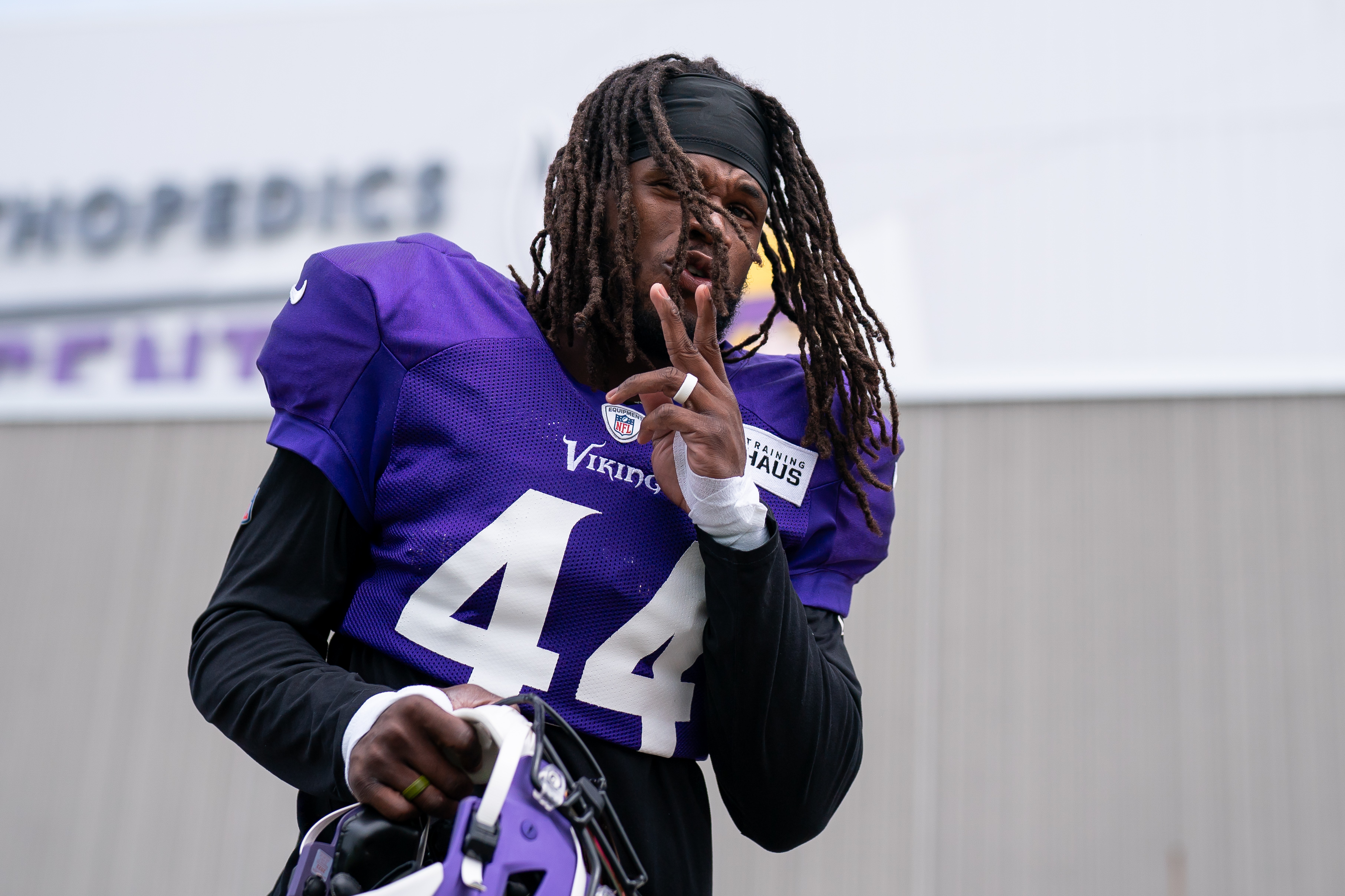 Christian Darrisaw doesn't start for Vikings, Josh Metellus leaves with  injury - Sports Illustrated Minnesota Vikings News, Analysis and More