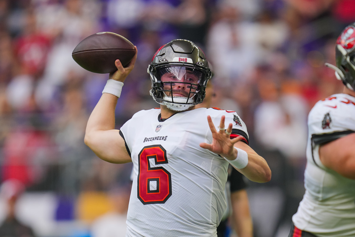 Baker Mayfield, Bucs keep Bears at bay