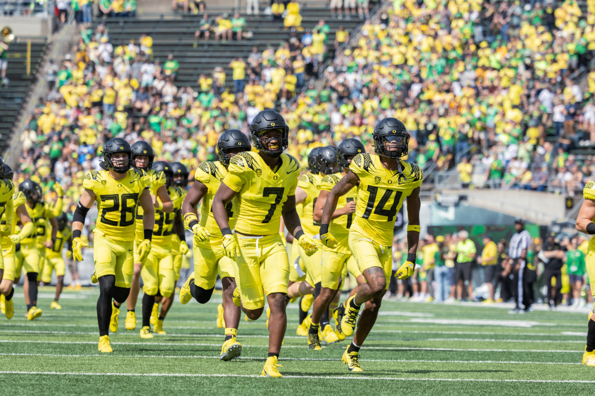 Oregon Football: How to Watch, Stream and Listen to No. 13 Oregon Ducks vs.  Hawaii Rainbow Warriors - Sports Illustrated Oregon Ducks News, Analysis  and More