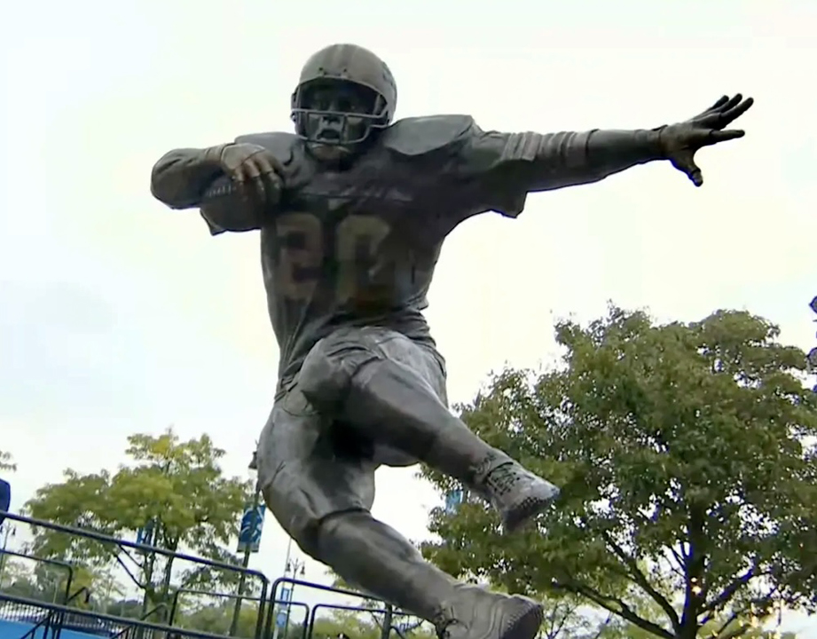 PHOTOS: First look at the new Barry Sanders statue at Ford Field - Pride Of  Detroit